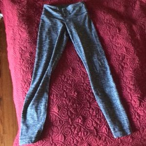 Lululemon crop yoga pants sz xs
