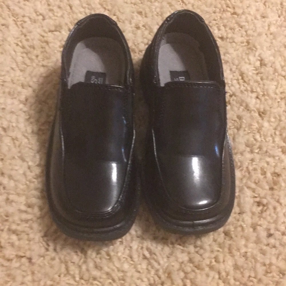 NWOT boys patent leather black dress shoes