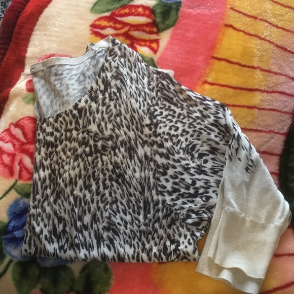 DKNYC Cheetah Sweater - Picture 4 of 4