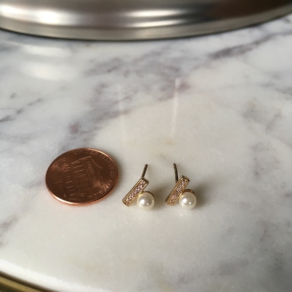 LAST PAIR Pearl + Rhinestone Bar Stud - Picture 3 of 3