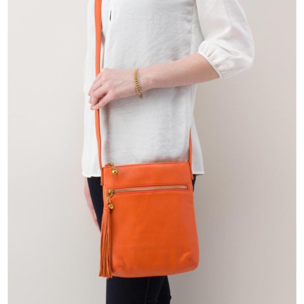 Hobo crossbody bag in EUC