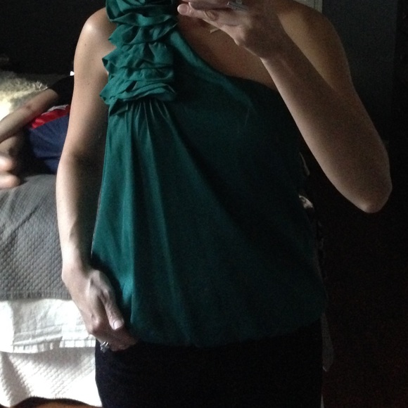 Green off the shoulder top - Picture 2 of 6