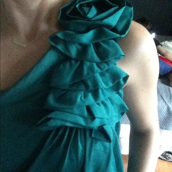 Green off the shoulder top - Picture 3 of 6