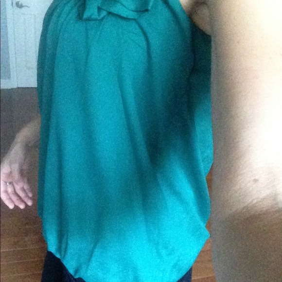 Green off the shoulder top - Picture 4 of 6