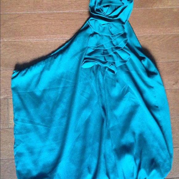 Green off the shoulder top - Picture 6 of 6