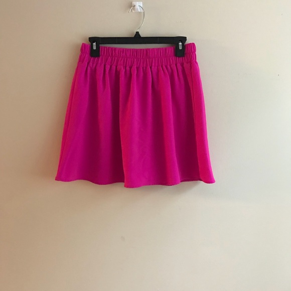 ❌SOLD❌ Pink mini skirt - Picture 3 of 3
