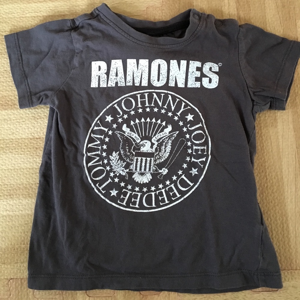 Ramones T