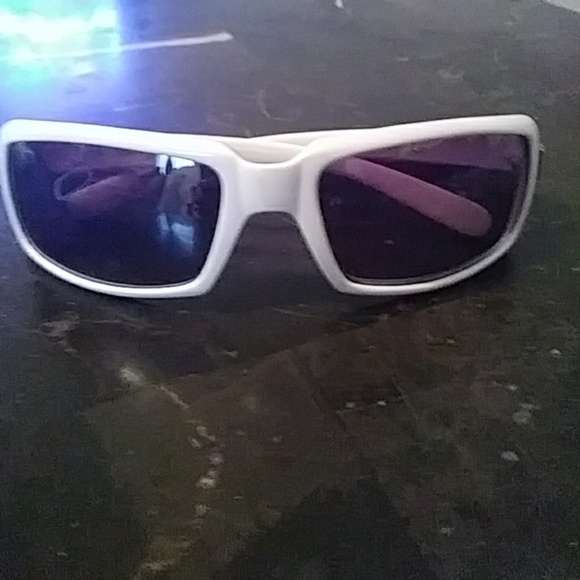 Ladies Dg and Gucci shades