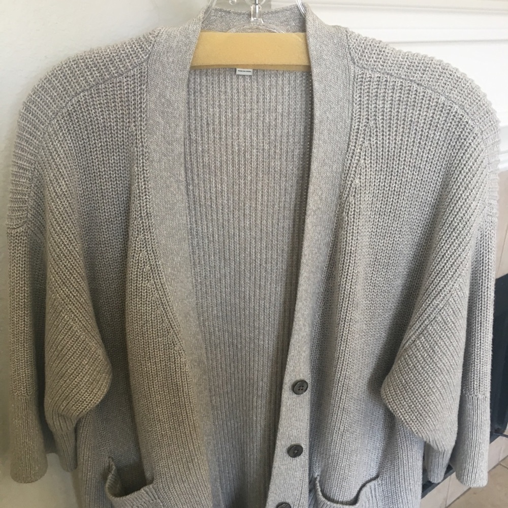 Women’s Sweater Medium/ Large Petite