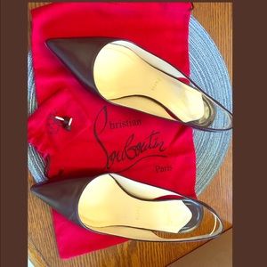 SALE!! Louboutin kitten heels sz 38  Black Leather
