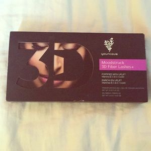 Moodstruck 3D Fiber Lashes + Black mascara