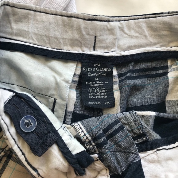 ๐ PLAID SHORTS Boys ๐ Free With purchase - Picture 2 of 5