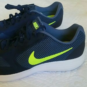 $25 TODAY ONLY! NEW Nike Revolution 3