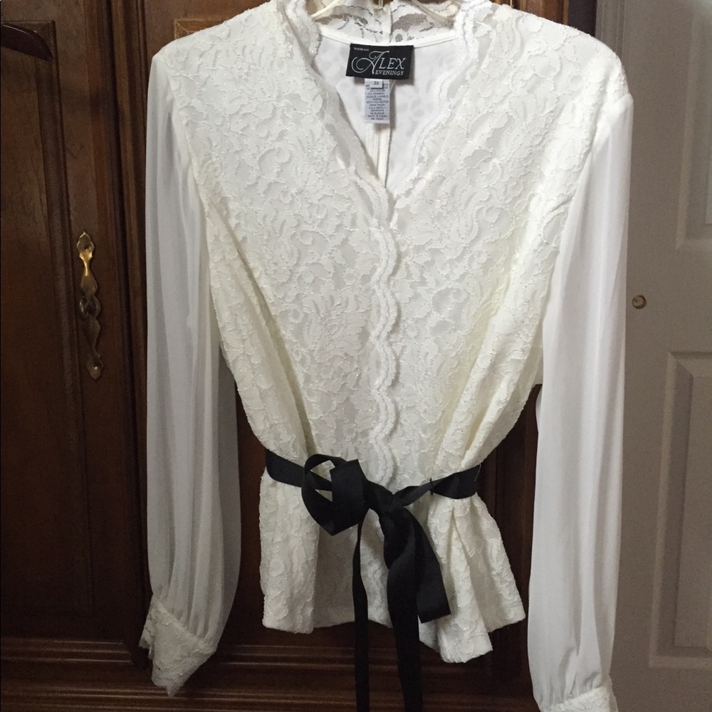 PriceDrop!Cream lace top with black ribbon belt