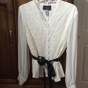 PriceDrop!Cream lace top with black ribbon belt