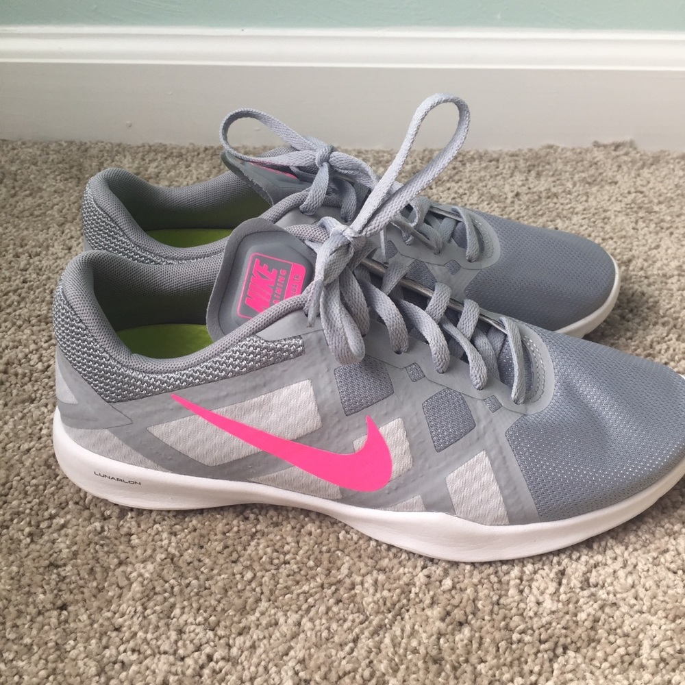 Brand new Nike grey & pink 🔥LAST DROP!