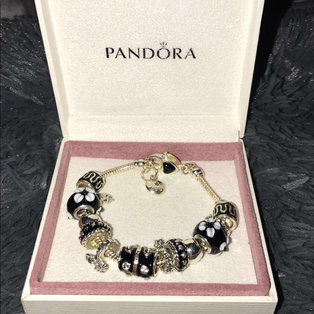 BRAND NEW PANDORA BRACELET!!!!