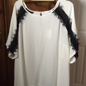 PriceDrop!Cream  top with black lace  on sleeve