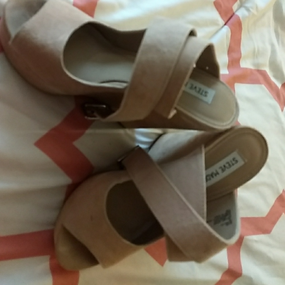 Steve Madden size 7 platforms tan 6 in