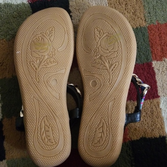 Sandals - Picture 2 of 4