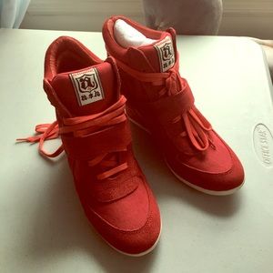 Brand new ask bowie lace up