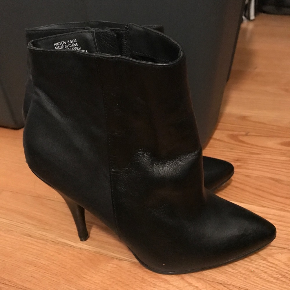 Black bootie heels!