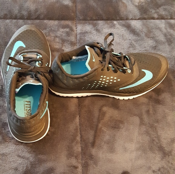 Nike running shoes - Picture 1 of 3