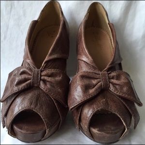 Anthropology Retro Pinup Pumps