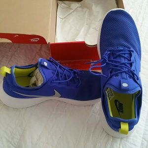 $40! NEW Nike Roshe 2