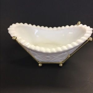 White milk bath soap holder