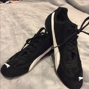 Womens Size 7 Puma shoes