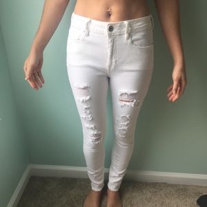 White distressed denim NWOT 🔥LAST DROP!