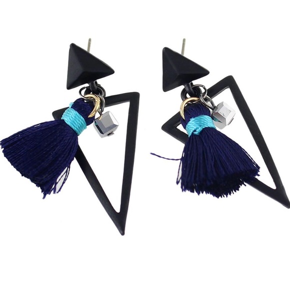 Geometric Triangle Shaped Dangle Tassel Earrings - Picture 4 of 6