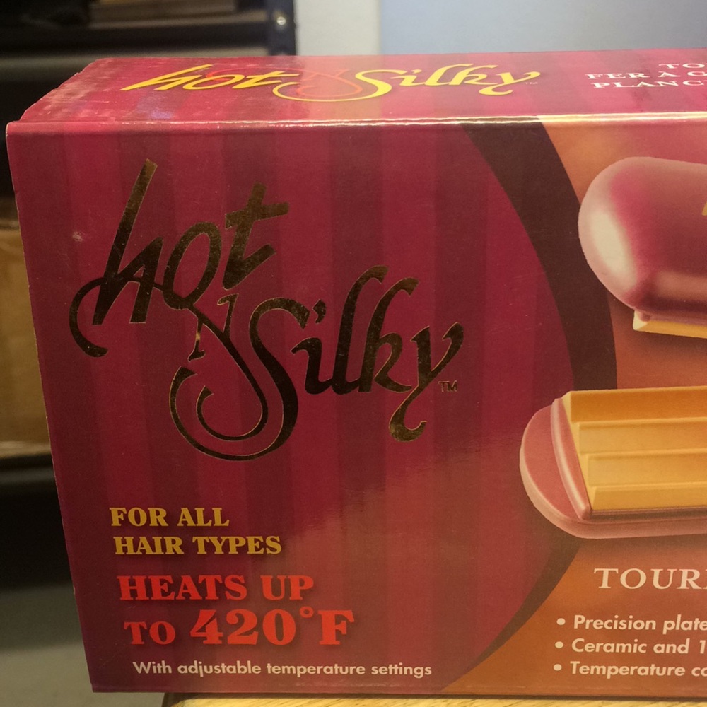 Hot N Silky ceramic crimper.  BRAND NEW in box.