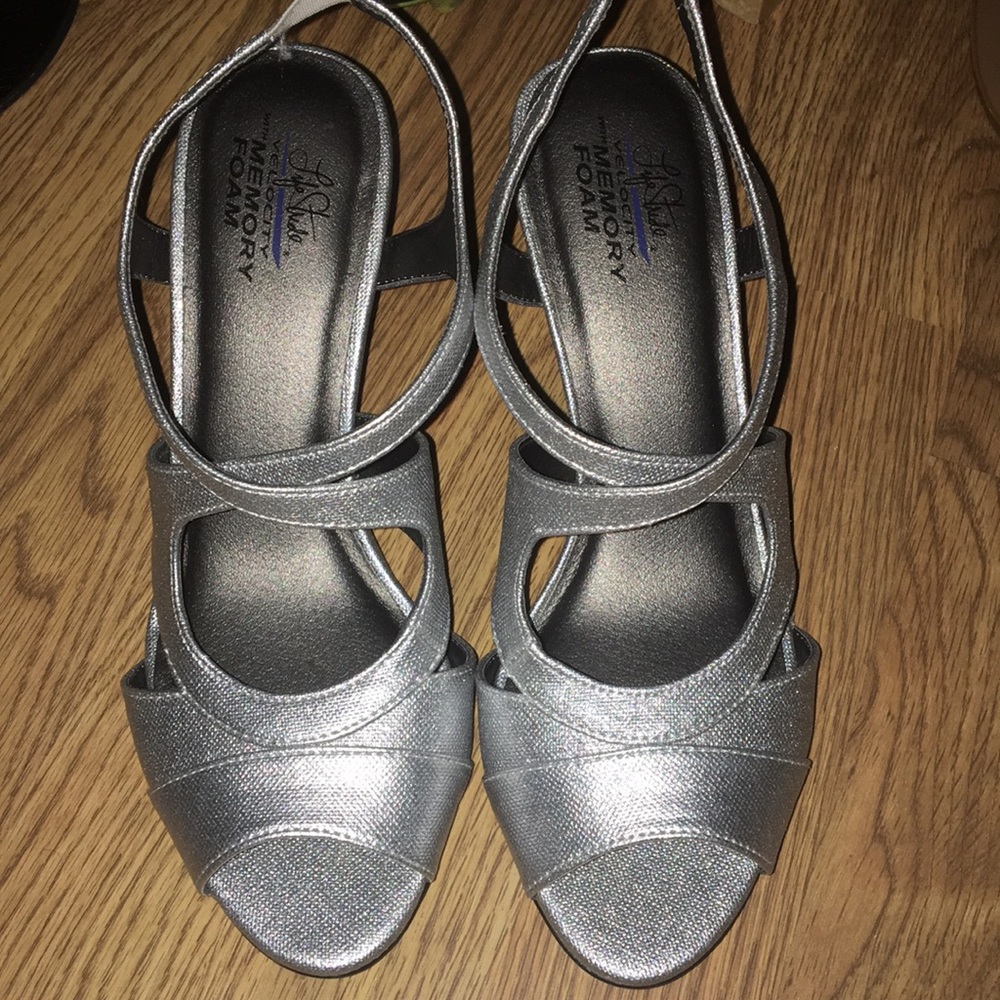 Life stride memory foam heels