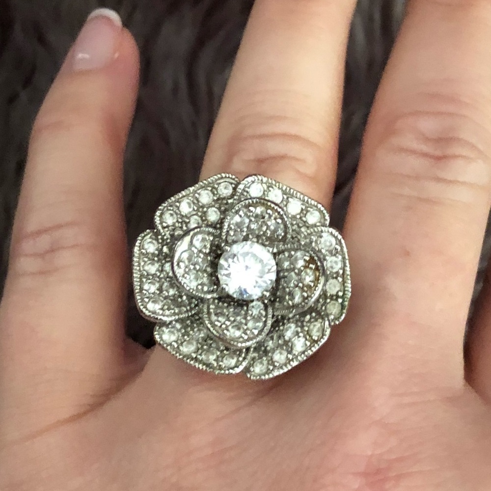 Flower statement ring - Picture 3 of 3