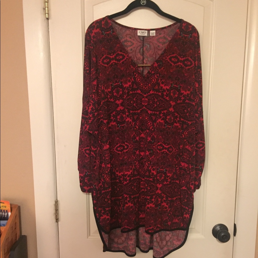 Red and black paisley 3/4 sleeve poly blend tunic