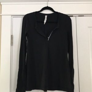 EUC lululemon black L/S top size 8