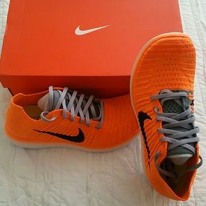 FINAL HOURS! $50 FIRM! NEW Nike Free RN Flyknit