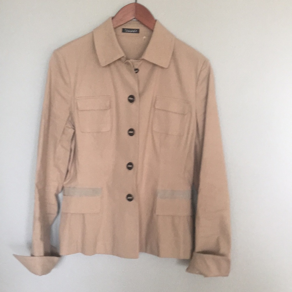 Tahari blazer, size M.