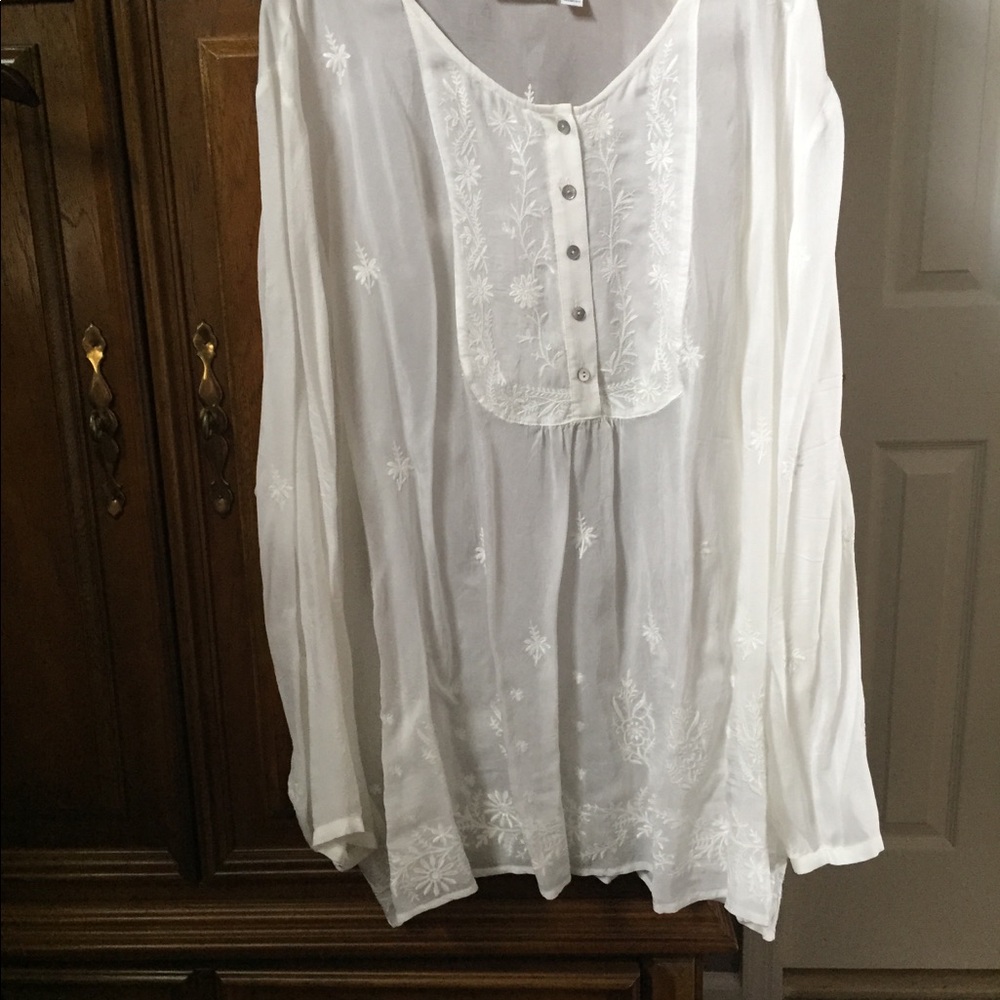 White cotton peasant top w embroidery lg sleeves