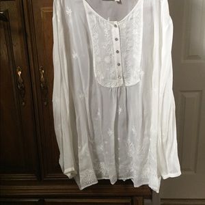 White cotton peasant top w embroidery lg sleeves