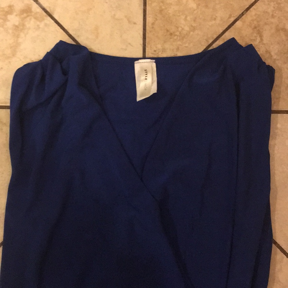 Blue top - Picture 3 of 4