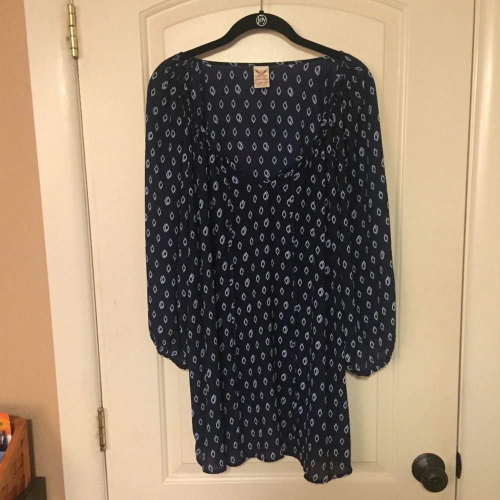 Navy/light blue/white print sheer poly 3/4 top