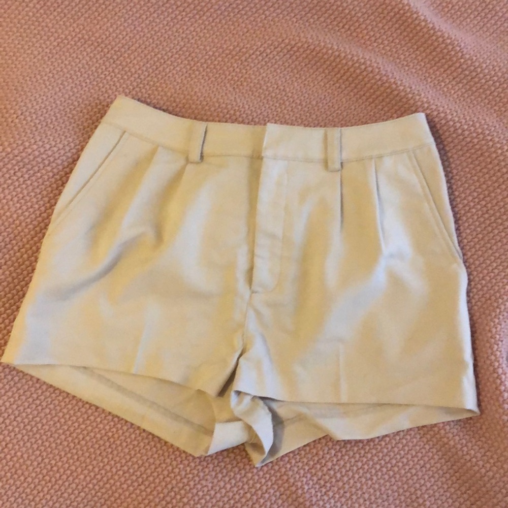 NWOT cream shorts