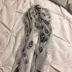 White skull scarf