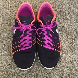 Nike free tennis shoes