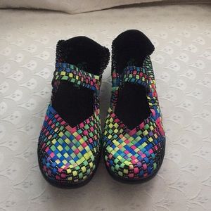 Serene Island Shoes Edisony