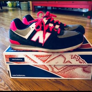 New Balance Kids Classic Navy/Pink Sneakers Size 7