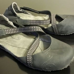 Ahnu Women's Black Leather Sandals